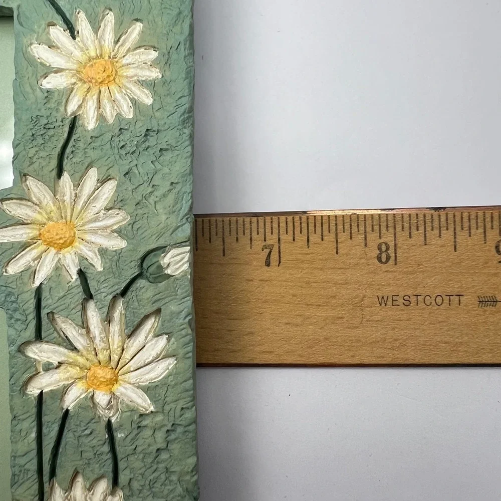 Green Daisy Photo Frame 4x6 Resin Floral Cottagecore Vintage